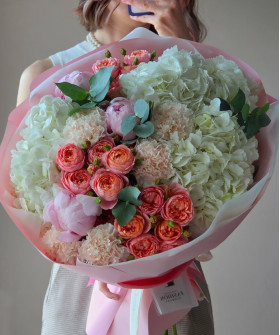 "Флорес" букет с пионовидными розами и гортензиями №4548