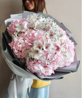 Гортензии и альстромерии в букете "Когда приходит весна" №7576