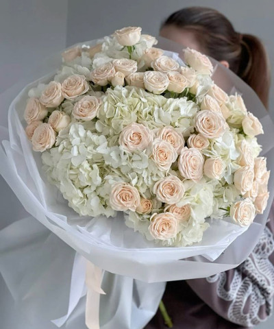 Кремовые розы Софи и белая гортензия Колумбия №2459