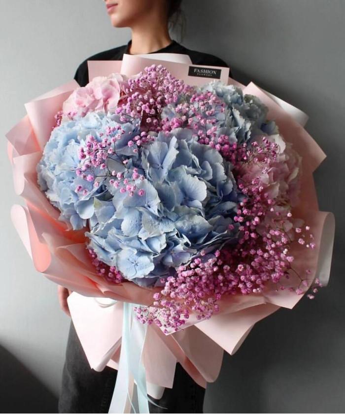 5 голубых и розовых гортензий Верена в букете 