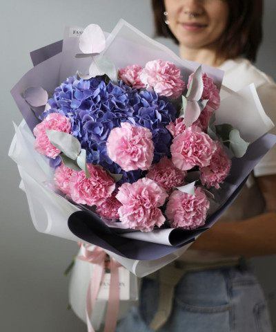 "Летний сон" букет с гортензией и диантусами №5799