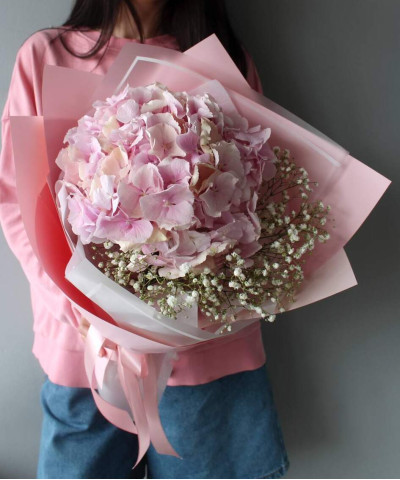 Розовая гортензия и гипсофила в букете "Единственной" №2454
