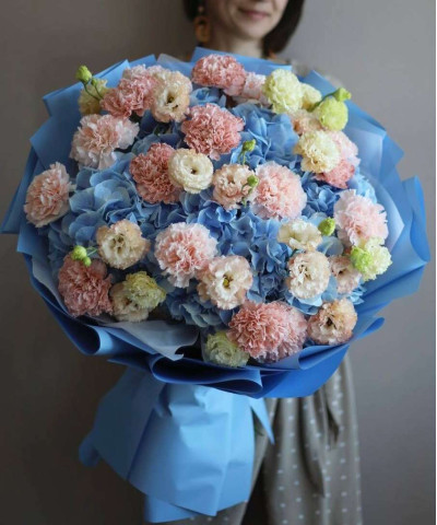 Голубая гортензия и эустома в букете "Месси" №7345