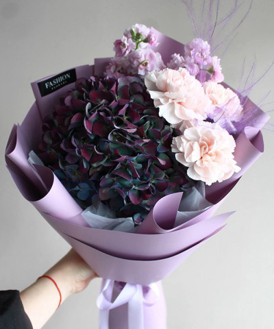 "Сияние аметиста" букет с гортензией Ауберджин №5769