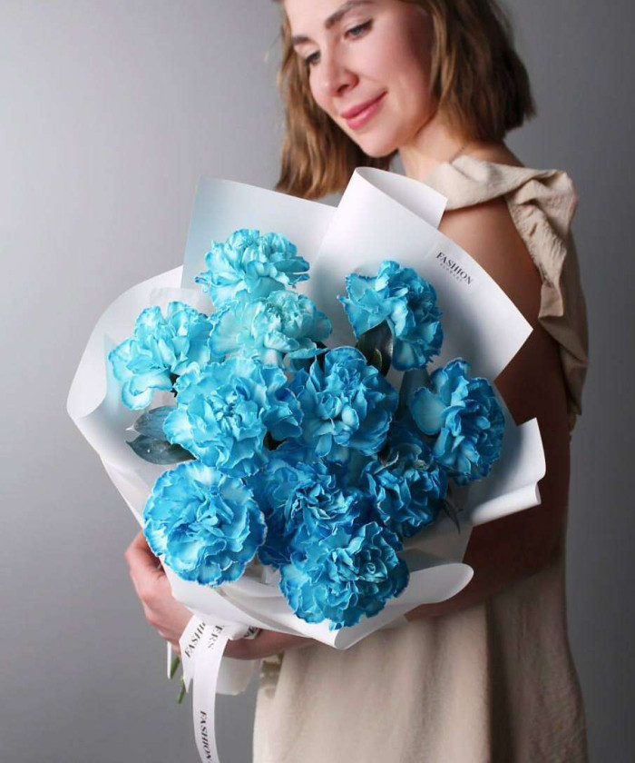 11 голубых диантусов в букете 