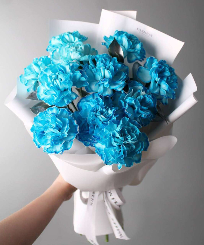 11 голубых диантусов в букете 