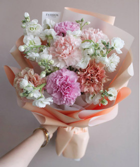 7 диантусов и маттиола в букете "Вдохновение нежностью" №5645