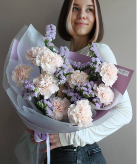 Букет из 15 диантусов и статицы Милка №5984