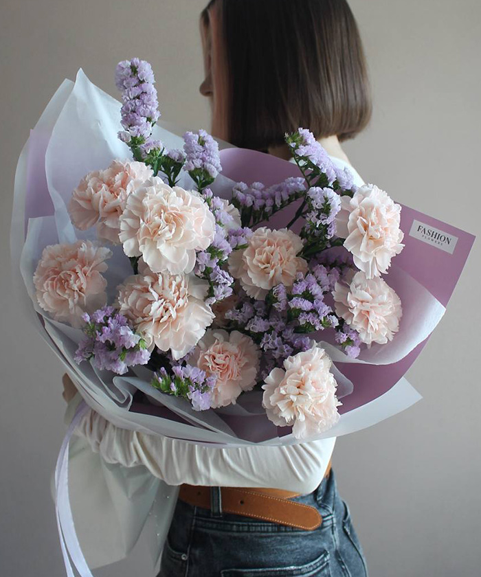 Букет из 15 диантусов и статицы Милка №5984