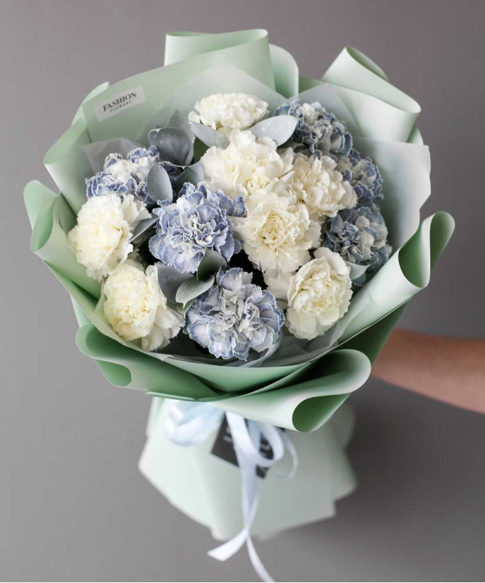 13 диантусов в букете 