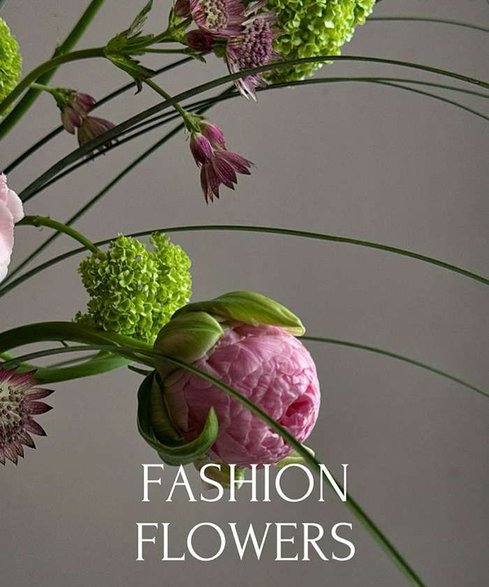 Комбо-набор: Авторский букет с нестандартным, премиальным сезонным составом в вазе №4529