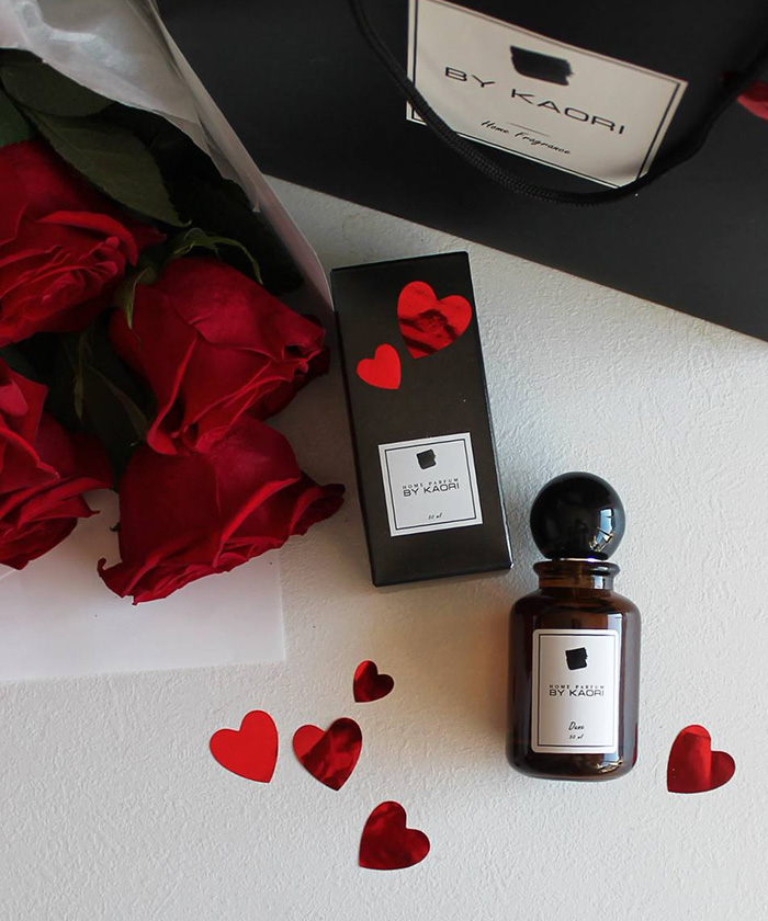 Комбо-набор из букета 15 алых роз и интерьерного парфюма Kaori №9642