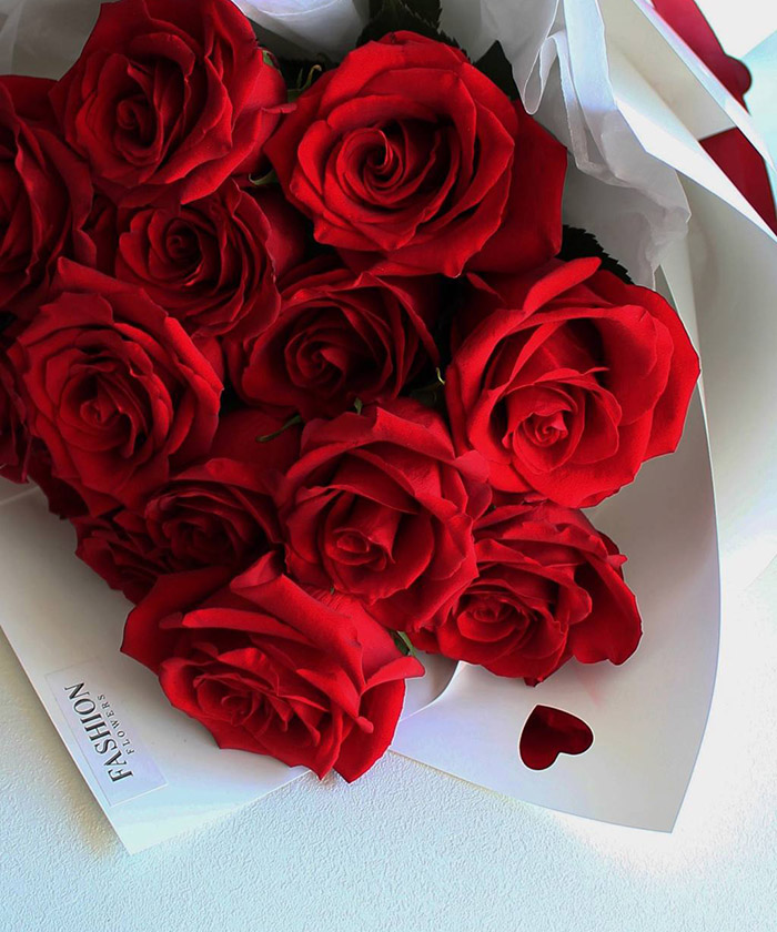 Комбо-набор из букета 15 алых роз и интерьерного парфюма Kaori №9642