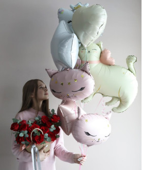 "Моей малышке" комбо-набор: корзина красных роз и набор фольгированных шаров №7486