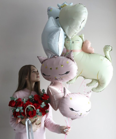 "Моей малышке" комбо-набор: корзина красных роз и набор фольгированных шаров №7486