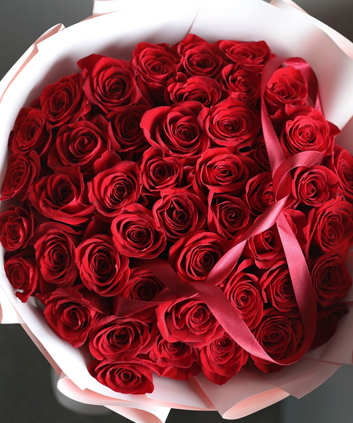 Роскошные розы и сладости 