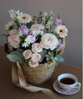 "Камелия" корзина с сезонным весенним составом №3119