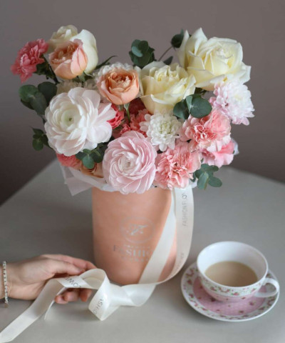 "Эрми" бархатный бокс с цветами №2457