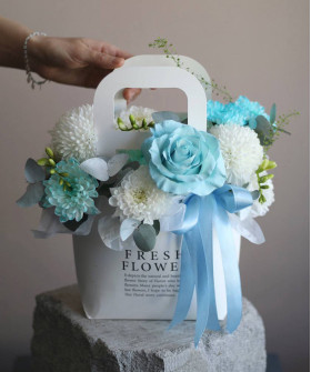 Сумочка с цветами, сборное наполнение в голубых оттенках №4573