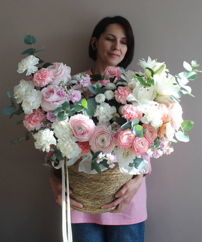 "Фрейс" Авторская корзина с сезонными цветами №7539