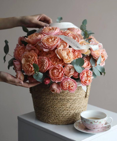 "История любви" корзина с пионовидными розами Джульетта №5611