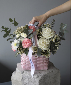 Корзина с цветами "София" №5026 на вкус флориста
