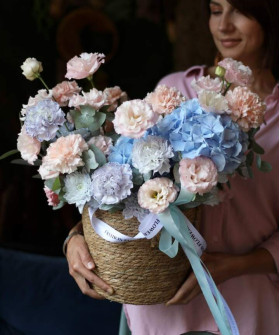 Авторская корзина с голубой гортензией "Лавли" №6984