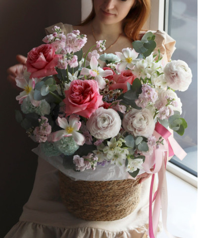 "Весенняя история" авторская композиция с сезонными цветами №5698