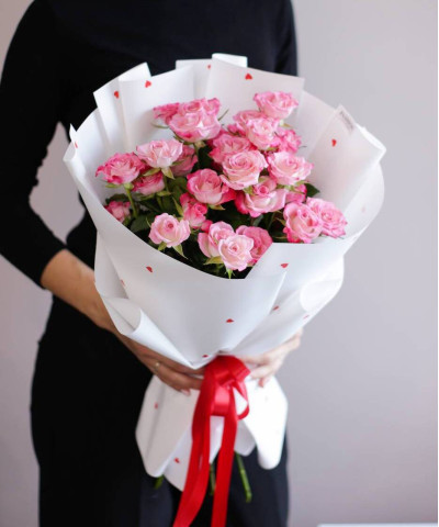 7 кустовых двухцветных розовых роз Хэппи №2792