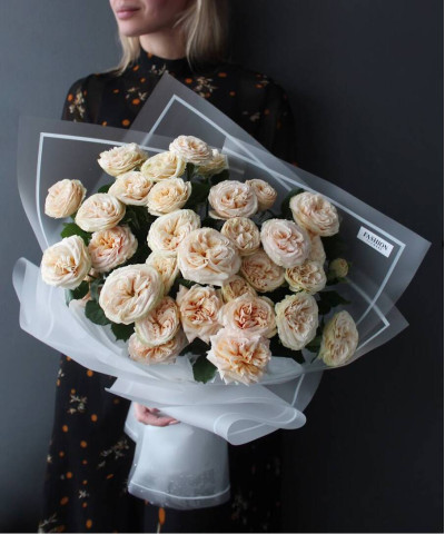 9 пионовидных кремовых кустовых роз Джентл Трендсеттер №3266