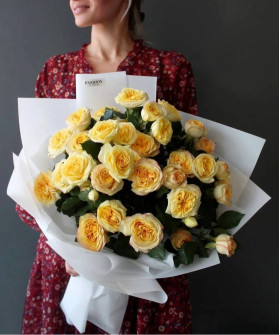 9 лимонных кустовых роз Йога Трендсеттер №2959