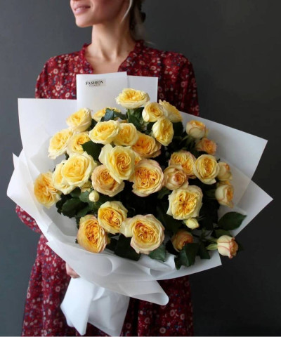 9 лимонных кустовых роз Йога Трендсеттер №2959