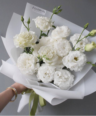 7 белой эустомы в букете "Саяна" №2846