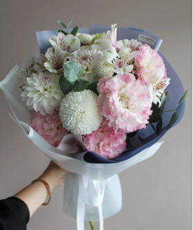 «Нежность в облаках» авторский букет с эустомой №6587