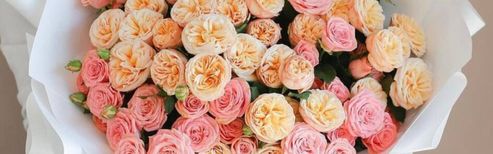 Уход за букетом из кустовой розы: секреты долговечности и красоты