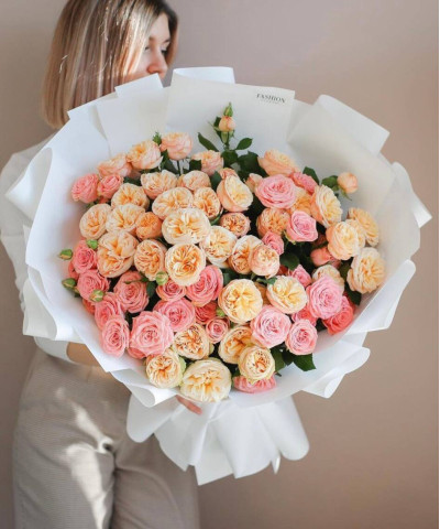 19 кремово-розовых кустовых роз Джентл тренсеттер и Бол Музетт №3072