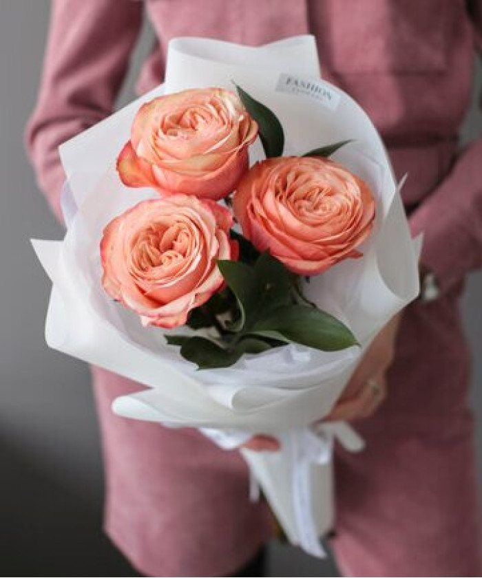 3 персиковые розы Кахала №2940