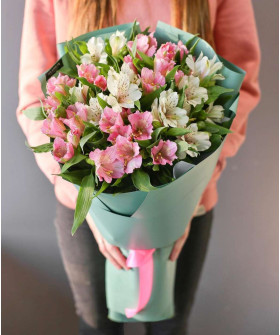 9 розовых и белых альстромерий №2089