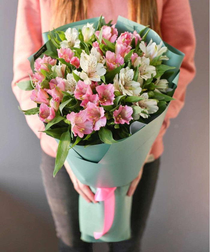 9 розовых и белых альстромерий №2089