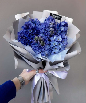 7 гиацинтов Дельф Блю в букете "Небо" №2308