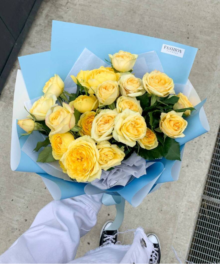 5 жёлтых кустовых роз Йога трендсеттер №2572