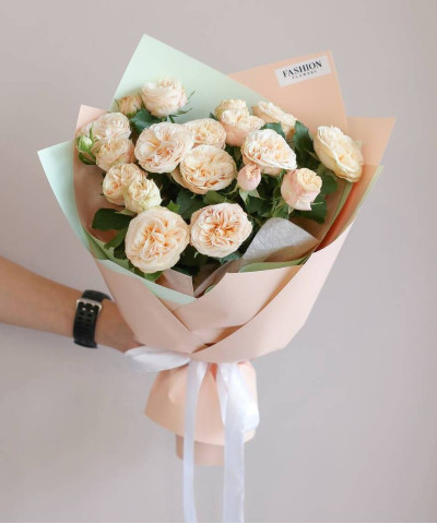 3 пионовидные кремовые кустовые розы Джентл Трендсеттер №4669