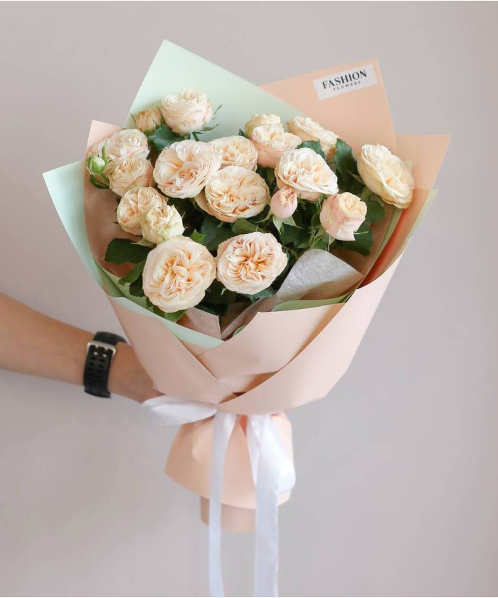 3 пионовидные кремовые кустовые розы Джентл Трендсеттер №4669