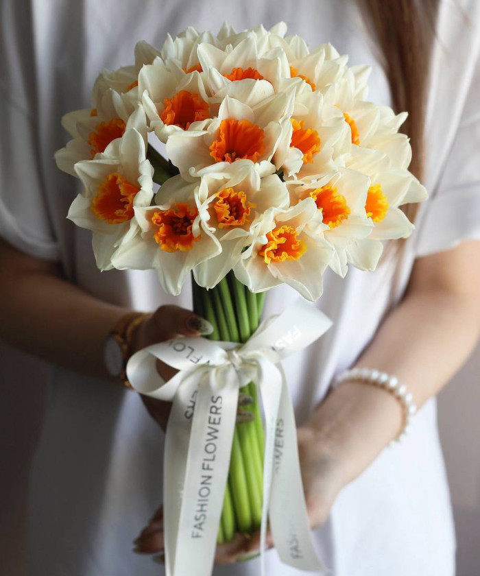 25 бело-оранжевых нарциссов Иоганн Штраус №5224