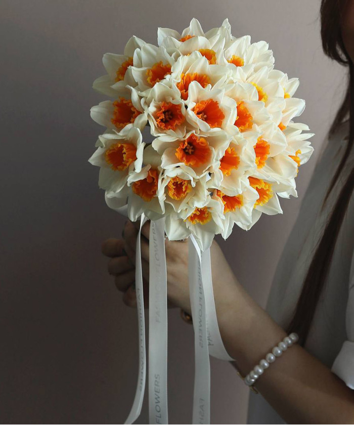 25 бело-оранжевых нарциссов Иоганн Штраус №5224