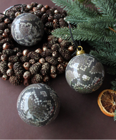 Елочное украшение "Змеиный принт" 8 см