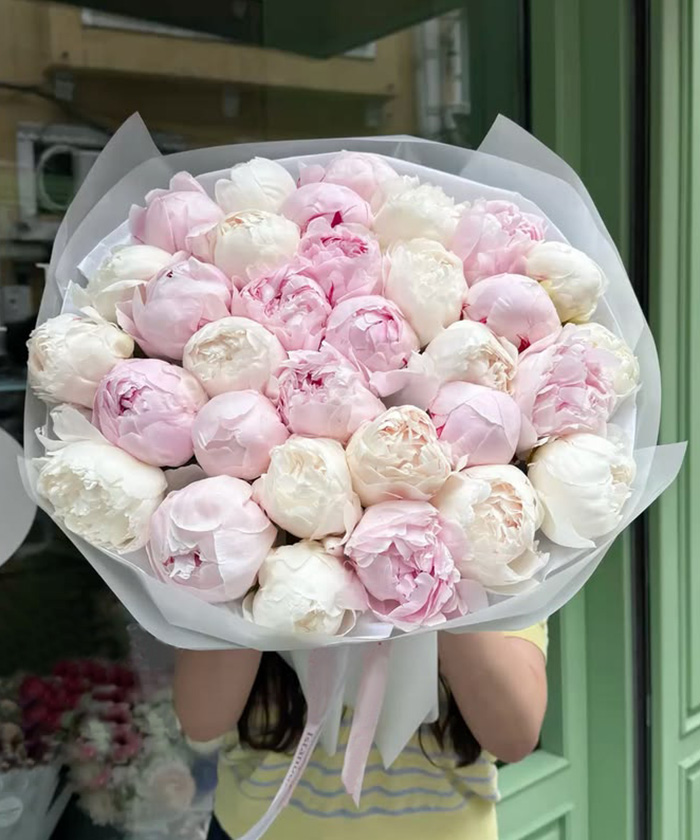 35 белых и розовых пионов Италия №3674