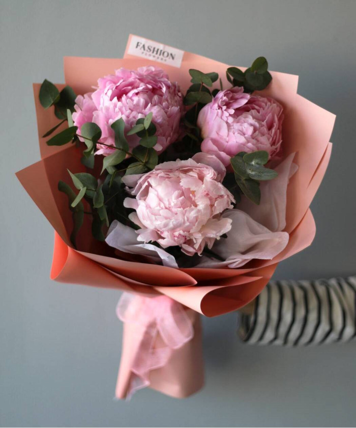 3 розовых пиона с эвкалиптом №4521