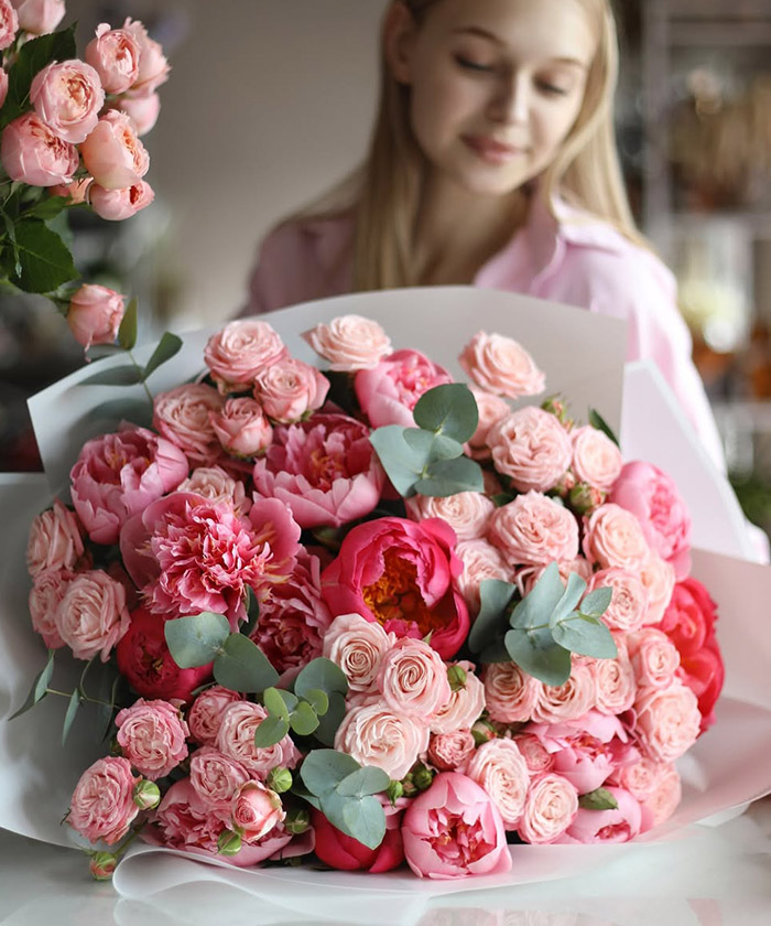 Пионы и кустовые розы мадам Бомбастик №4797