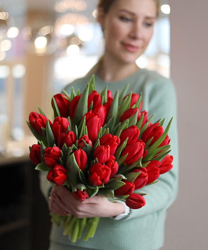 Тюльпаны красные, в ассортименте, поштучно